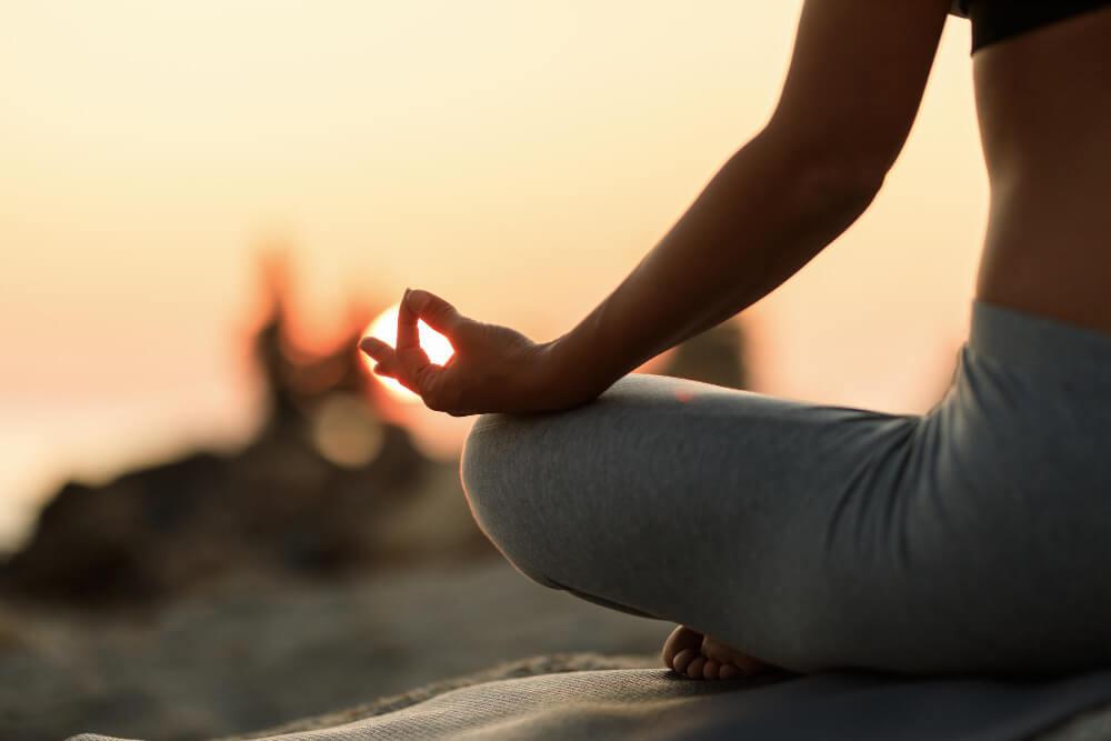 Meditatie bij zonsondergang